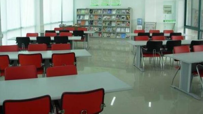 在选择二建或一建培训时，可以从以下几个方面进行考虑：